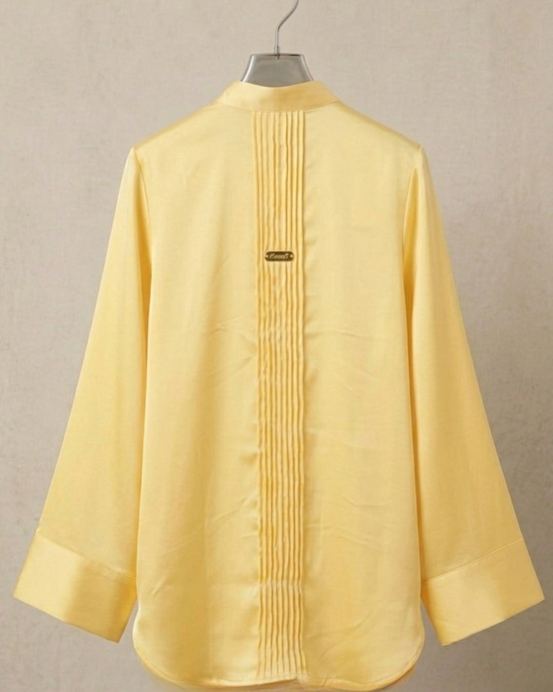 Chemise en satin col officier poignets larges