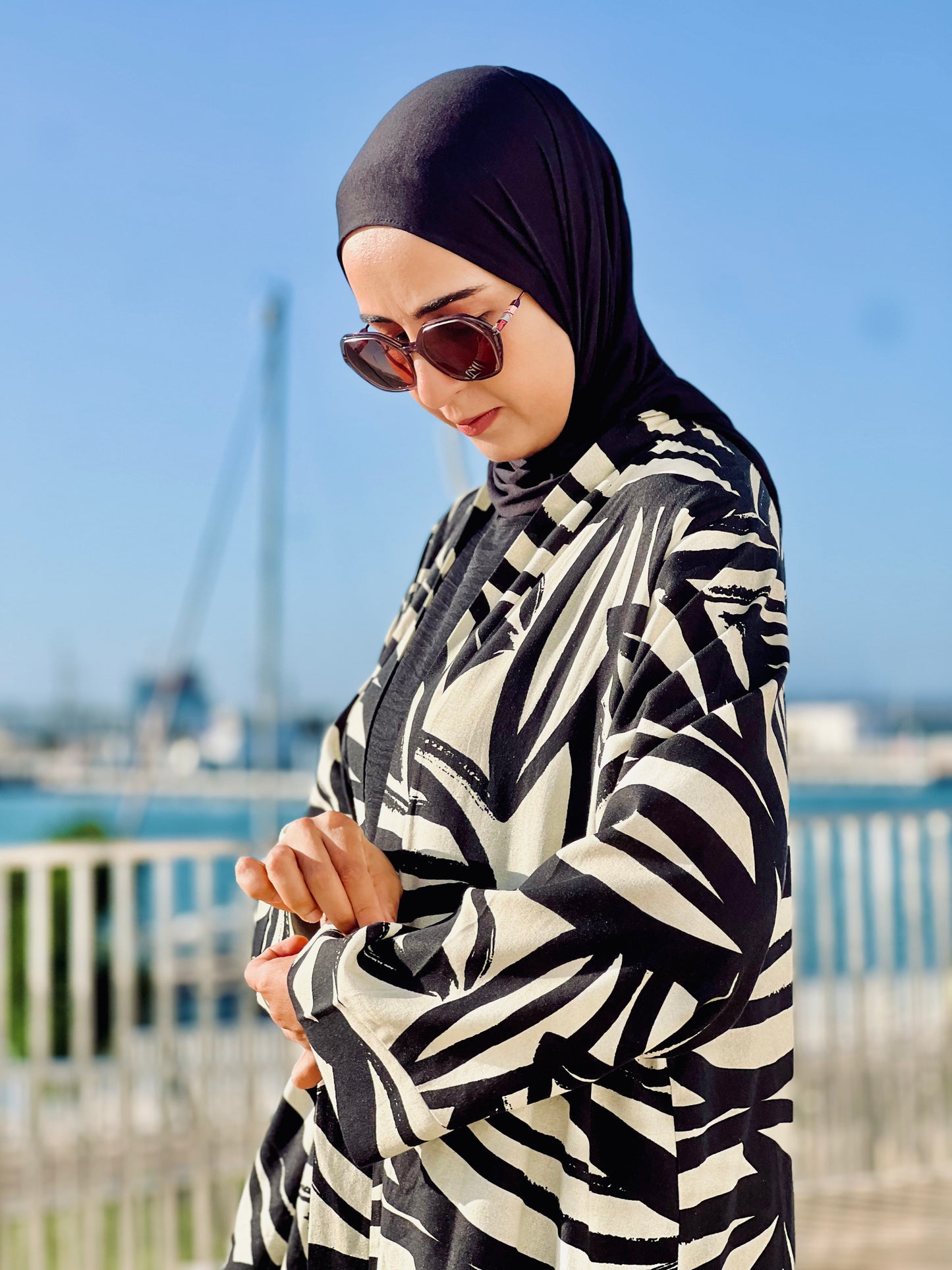 Abaya Nasim  نسيم – Légèreté. Grâce. Liberté (+ Sous Abaya )