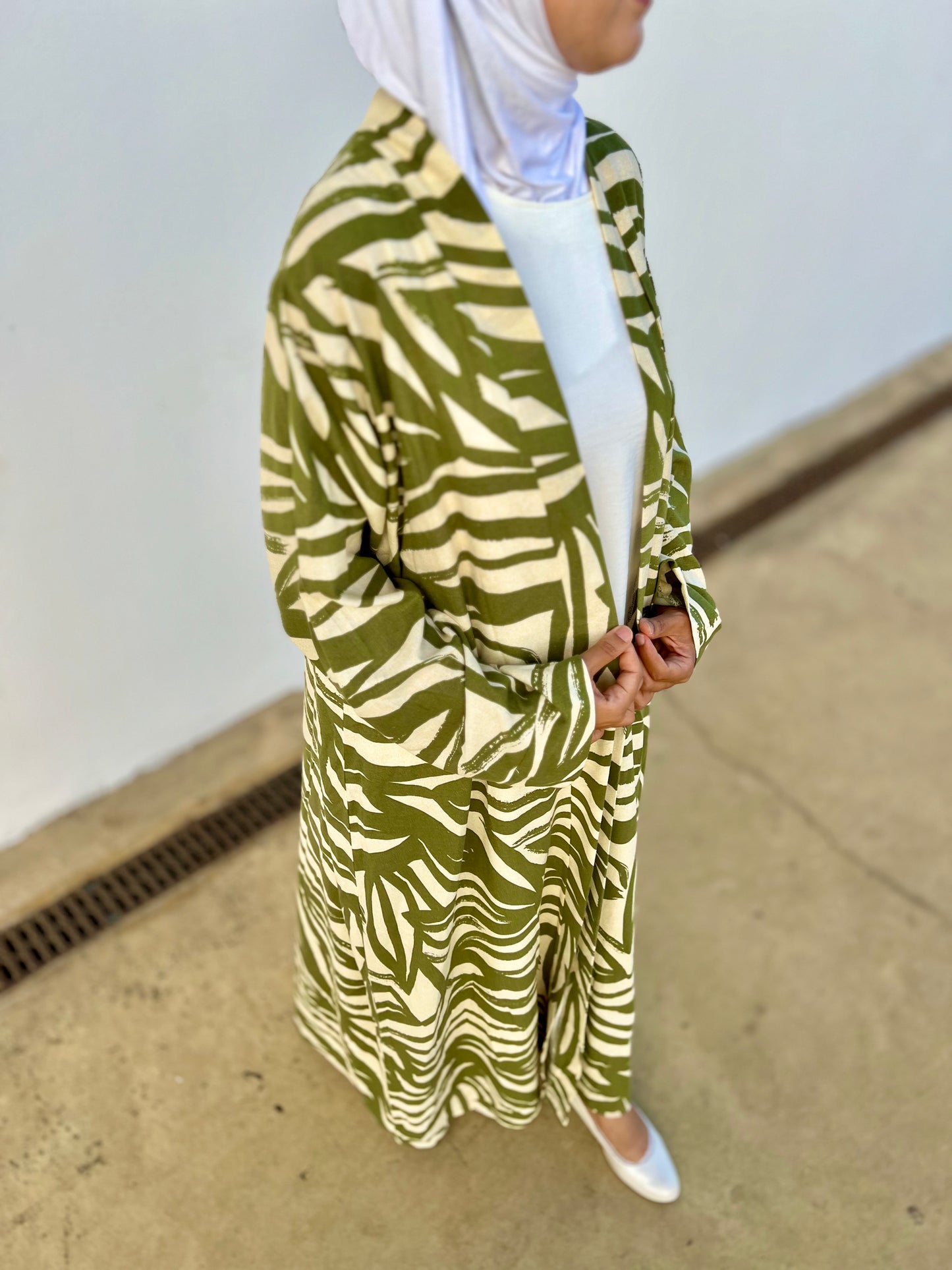 Abaya Nasim  نسيم – Légèreté. Grâce. Liberté (+ Sous Abaya )