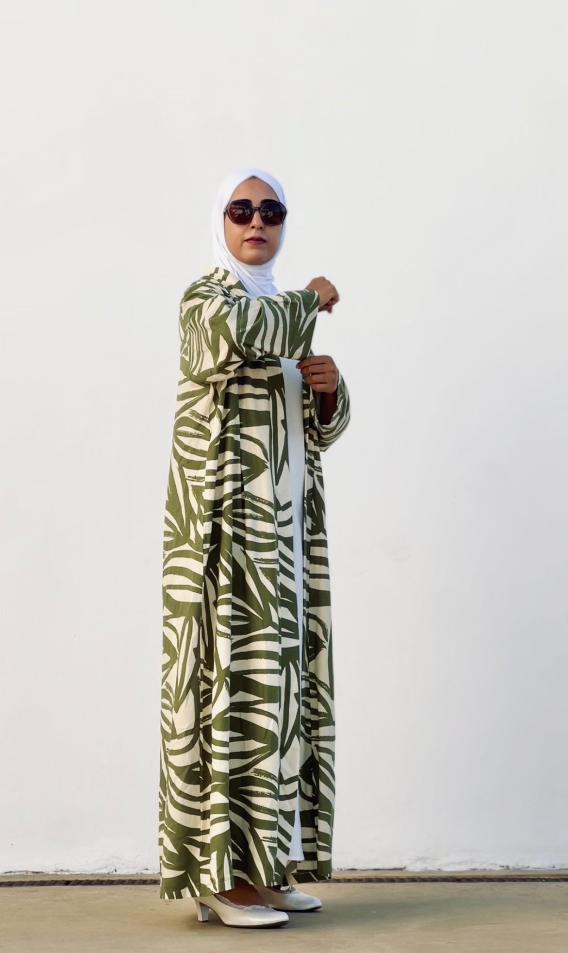 Abaya Nasim  نسيم – Légèreté. Grâce. Liberté (+ Sous Abaya )